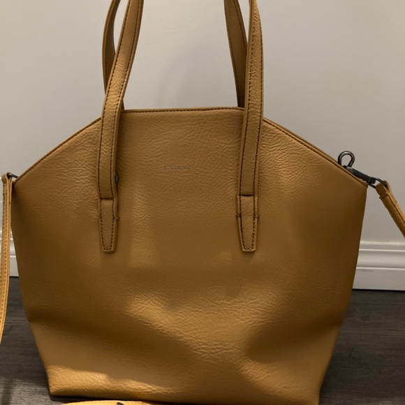 Mat & Nat Crossbody Tote - Picture 4 of 6